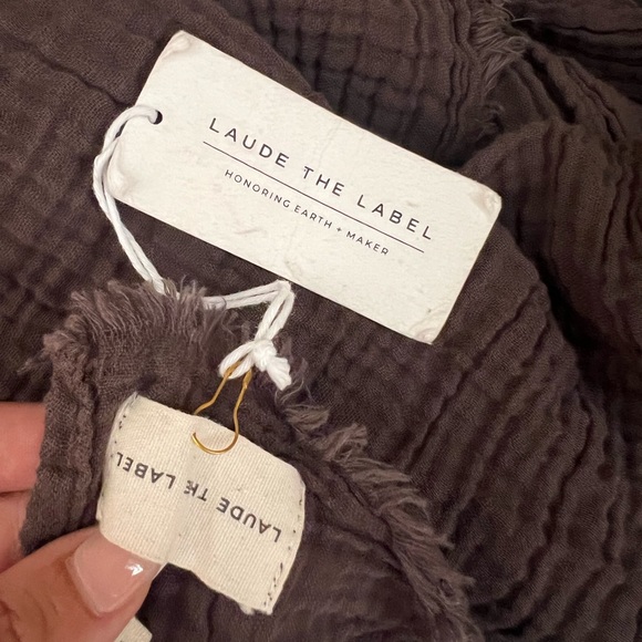 NWT LAUDE the Label Bubble Gauze Scarf in Carob - Picture 7 of 9